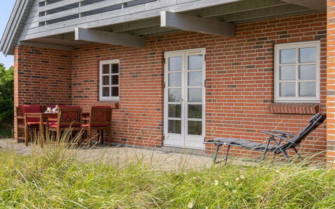 Bjarnger - 200M from the Sea: Dak, Huis, Huis, Siding, Verblijf, Samengesteld Materiaal, Deur, Schuifraam, Landgoed, Schoorsteen