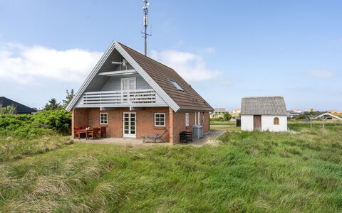 Bjarnger - 200M from the Sea: Gras, Grasland, Landschap, Ecoregio, Plain, Plantengemeenschap, Land Lot, Buitenmeubels, Prairie, Shrubland