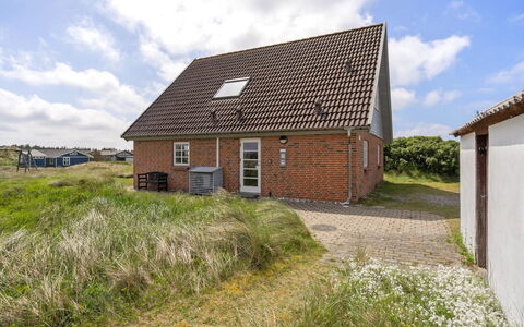 Bjarnger - 200M from the Sea: Gras, Grasland, Landschap, Ecoregio, Plain, Plantengemeenschap, Land Lot, Buitenmeubels, Prairie, Shrubland