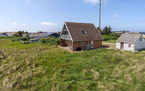 Bjarnger - 200M from the Sea: Gras, Grasland, Landschap, Ecoregio, Plain, Plantengemeenschap, Land Lot, Buitenmeubels, Prairie, Shrubland