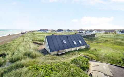 Ebba - 25M from the Sea: Woongebied, Dak, Voorstad, Oprit, Landgoed, Schoorsteen