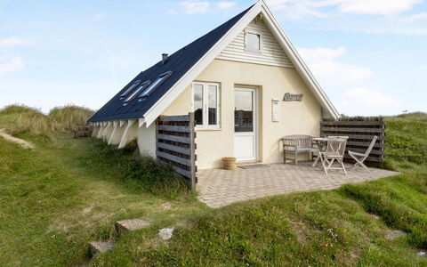 Ebba - 25M from the Sea: Woongebied, Dak, Voorstad, Oprit, Landgoed, Schoorsteen