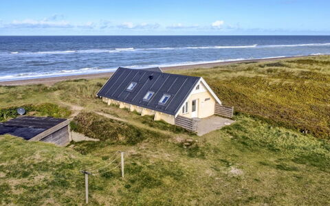 Ebba - 25M from the Sea: Gras, Grasland, Landschap, Ecoregio, Plain, Plantengemeenschap, Land Lot, Buitenmeubels, Prairie, Shrubland
