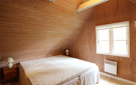 Annlouise - 300M from the Sea: Flooring, Verdieping, Muur, Hout, Houten Vloer, Interieur Ontwerp, Plafond, Slaapkamer, Kamer, Bed