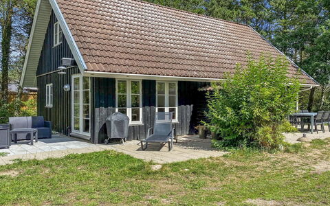 Annlouise - 300M from the Sea: Huis, Dak, Verblijf, Huis, Siding, Gazon, Tuin, Garden Gebouwen, Landgoed, Veranda