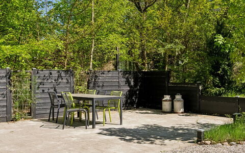 Hunding - 7Km from the Sea: Appartement, Schaduw, Balkon, Stoel, Hek, Buitenmeubels, Aluminium, Kunstgras