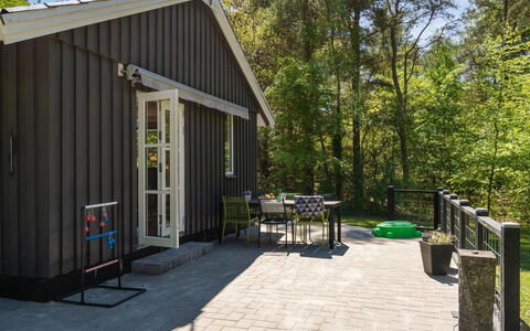 Hunding - 7Km from the Sea: Appartement, Schaduw, Balkon, Stoel, Hek, Buitenmeubels, Aluminium, Kunstgras