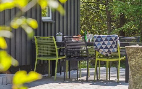 Hunding - 7Km from the Sea: Appartement, Schaduw, Balkon, Stoel, Hek, Buitenmeubels, Aluminium, Kunstgras