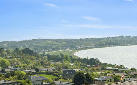 Talika - 700M from the Sea: Dak, Huis, Huis, Verblijf, Siding, Landgoed, Oprit, Garden Gebouwen, Werf, Schuur