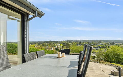 Talika - 700M from the Sea: Dak, Huis, Huis, Verblijf, Siding, Landgoed, Oprit, Garden Gebouwen, Werf, Schuur