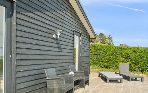 Talika - 700M from the Sea: Dak, Huis, Huis, Verblijf, Siding, Landgoed, Oprit, Garden Gebouwen, Werf, Schuur