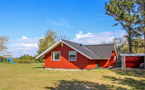 Frandsine - 800M from the Sea: Huis, Verblijf, Deur, Landgoed, Schaduw, Siding, Hardwood, Garden Gebouwen, Veranda, Ontwerp