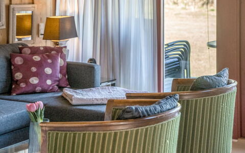 Frandsine - 800M from the Sea: Meubilair, Interieur Ontwerp, Flooring, Verdieping, Hout, Textiel, Kamer, Bankstel, Verlichting, Woonkamer