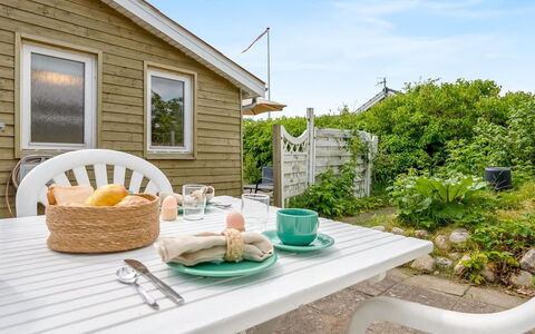 Eilke - 50M from the Sea: Verblijf, Huis, Huis, Dak, Veranda, Landgoed, Siding, Garden Gebouwen, Boerderij, Werf