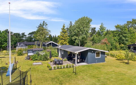 Hanne - 300M from the Sea: Dak, Huis, Huis, Verblijf, Siding, Landgoed, Oprit, Garden Gebouwen, Werf, Schuur