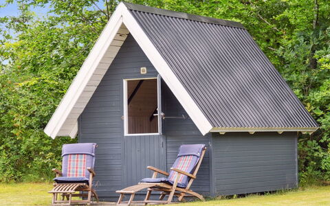 Hanne - 300M from the Sea: Dak, Huis, Huis, Verblijf, Siding, Landgoed, Oprit, Garden Gebouwen, Werf, Schuur