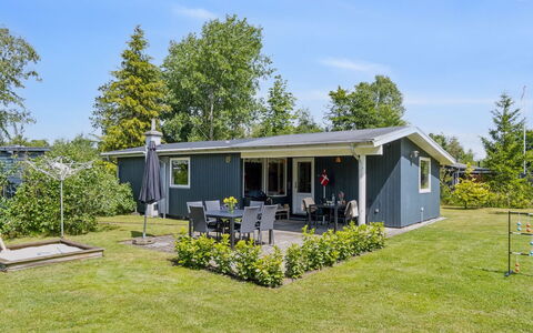 Hanne - 300M from the Sea: Dak, Huis, Huis, Verblijf, Siding, Landgoed, Oprit, Garden Gebouwen, Werf, Schuur