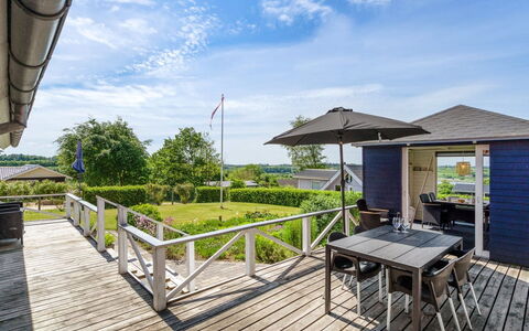 Edvia - 700M to the Fjord: Dek, Schaduw, Veranda, Boardwalk, Hardwood, Gang, Plank, Ontwerp, Outdoor Structuur, Eco Hotel