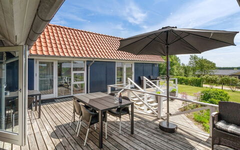 Edvia - 700M to the Fjord: Dek, Schaduw, Hardwood, Buitenmeubels, Veranda, Plank, Landgoed, Stoel, Beits, Ontwerp
