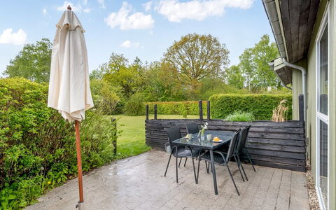 Anselm: Dak, Huis, Huis, Verblijf, Siding, Landgoed, Oprit, Garden Gebouwen, Werf, Schuur