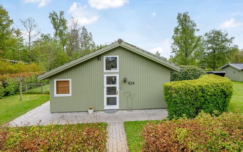 Anselm: Dak, Huis, Huis, Verblijf, Siding, Landgoed, Oprit, Garden Gebouwen, Werf, Schuur