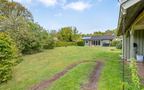Anselm: Dak, Huis, Huis, Verblijf, Siding, Landgoed, Oprit, Garden Gebouwen, Werf, Schuur
