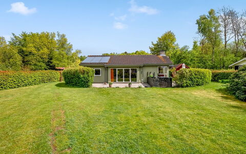 Anselm: Dak, Huis, Huis, Verblijf, Siding, Landgoed, Oprit, Garden Gebouwen, Werf, Schuur