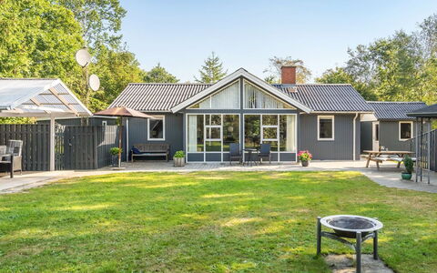 Razmo - 300M from the Sea: Dak, Huis, Huis, Verblijf, Siding, Landgoed, Oprit, Garden Gebouwen, Werf, Schuur