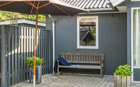 Razmo - 300M from the Sea: Dak, Huis, Huis, Verblijf, Siding, Landgoed, Oprit, Garden Gebouwen, Werf, Schuur