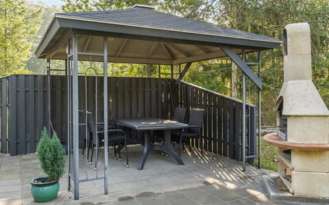 Razmo - 300M from the Sea: Dak, Huis, Huis, Verblijf, Siding, Landgoed, Oprit, Garden Gebouwen, Werf, Schuur