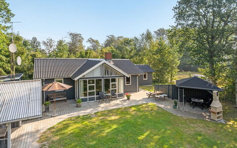 Razmo - 300M from the Sea: Dak, Huis, Huis, Verblijf, Siding, Landgoed, Oprit, Garden Gebouwen, Werf, Schuur