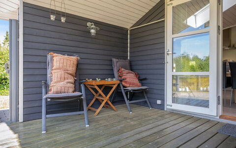 Waltraud - 500M from the Sea: Hout, Dak, Huis, Huis, Architectuur, Siding, Land Lot, Verblijf, Schuur, Garden Gebouwen