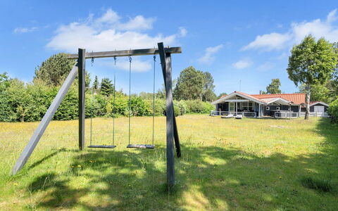 Waltraud - 500M from the Sea: Hout, Dak, Huis, Huis, Architectuur, Siding, Land Lot, Verblijf, Schuur, Garden Gebouwen