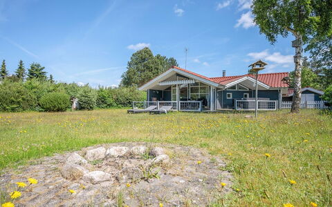Waltraud - 500M from the Sea: Hout, Dak, Huis, Huis, Architectuur, Siding, Land Lot, Verblijf, Schuur, Garden Gebouwen