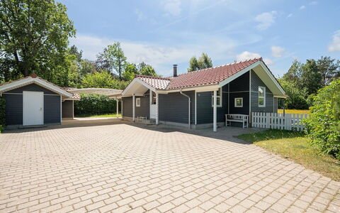 Waltraud - 500M from the Sea: Hout, Dak, Huis, Huis, Architectuur, Siding, Land Lot, Verblijf, Schuur, Garden Gebouwen