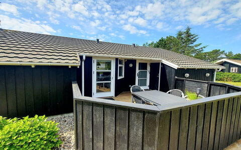 Thorin - 100M from the Sea: Thatching, Verblijf, Huis, Dak, Huis, Boerderij, Hut, Landgoed, Dorp