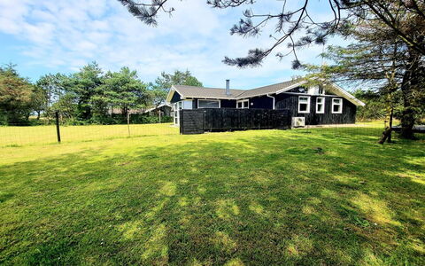 Thorin - 100M from the Sea: Thatching, Verblijf, Huis, Dak, Huis, Boerderij, Hut, Landgoed, Dorp