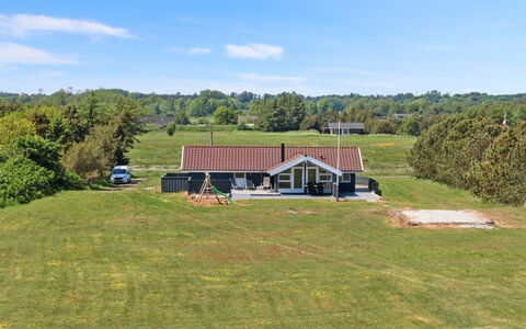 Edmer - 50M from the Sea: Dak, Huis, Huis, Verblijf, Siding, Landgoed, Oprit, Garden Gebouwen, Werf, Schuur
