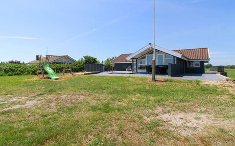 Edmer - 50M from the Sea: Dak, Huis, Huis, Verblijf, Siding, Landgoed, Oprit, Garden Gebouwen, Werf, Schuur