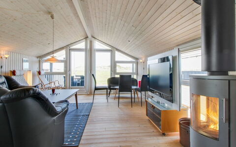 Edmer - 50M from the Sea: Dak, Huis, Huis, Verblijf, Siding, Landgoed, Oprit, Garden Gebouwen, Werf, Schuur