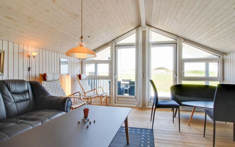 Edmer - 50M from the Sea: Dak, Huis, Huis, Verblijf, Siding, Landgoed, Oprit, Garden Gebouwen, Werf, Schuur
