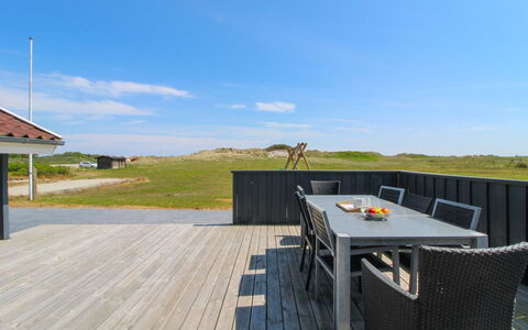Edmer - 50M from the Sea: Dak, Huis, Huis, Verblijf, Siding, Landgoed, Oprit, Garden Gebouwen, Werf, Schuur