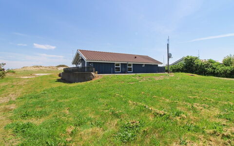 Edmer - 50M from the Sea: Dak, Huis, Huis, Verblijf, Siding, Landgoed, Oprit, Garden Gebouwen, Werf, Schuur