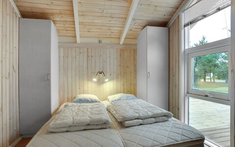 Arwed - from the Sea: Hout, Plafond, Interieur Ontwerp, Slaapkamer, Verdieping, Flooring, Bed, Kamer, Lichte Inrichting, Bedding