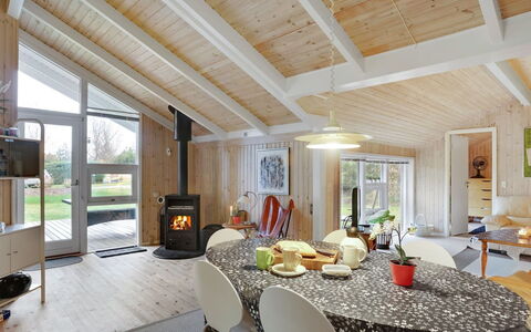 Arwed - from the Sea: Hout, Plafond, Interieur Ontwerp, Lichte Inrichting, Huis, Flooring, Meubilair, Verblijf, Kamer, Woonkamer