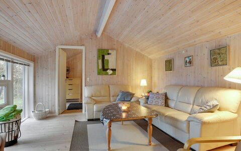 Arwed - from the Sea: Dak, Huis, Huis, Verblijf, Siding, Landgoed, Oprit, Garden Gebouwen, Werf, Schuur