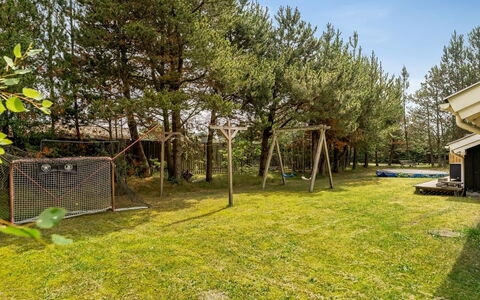 Arwed - from the Sea: Dak, Huis, Huis, Verblijf, Siding, Landgoed, Oprit, Garden Gebouwen, Werf, Schuur