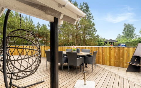 Arwed - from the Sea: Dak, Huis, Huis, Verblijf, Siding, Landgoed, Oprit, Garden Gebouwen, Werf, Schuur