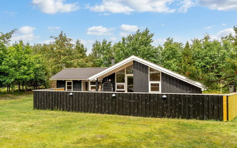 Arwed - from the Sea: Dak, Huis, Huis, Verblijf, Siding, Landgoed, Oprit, Garden Gebouwen, Werf, Schuur