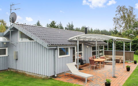 Albertina - 200M from the Sea: Dak, Huis, Huis, Verblijf, Deur, Siding, Dek, Veranda, Plank, Hardwood